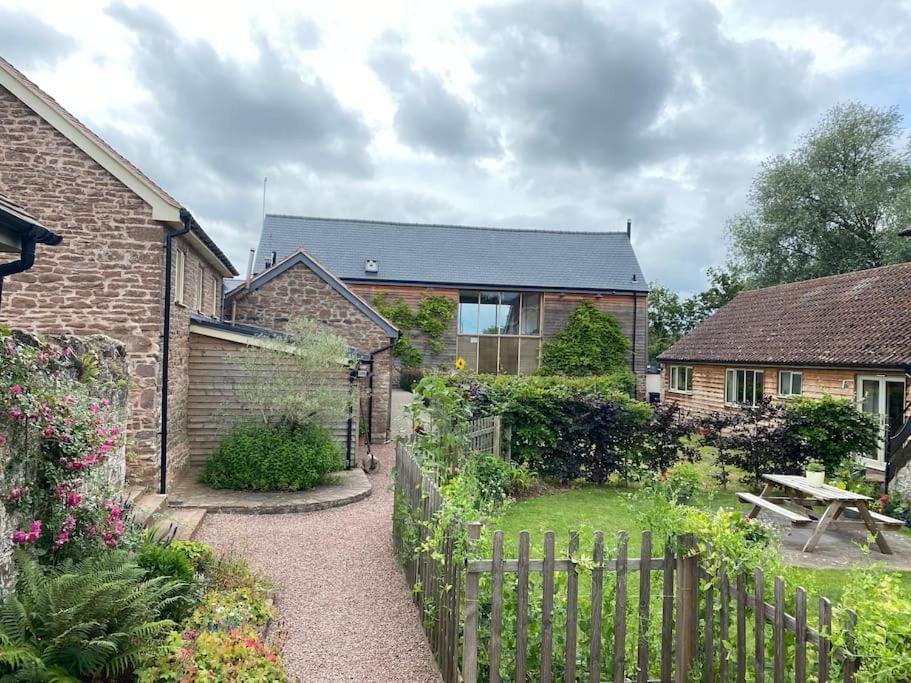 Cosy Cottage On Banks Of River Wye Foy Exteriör bild