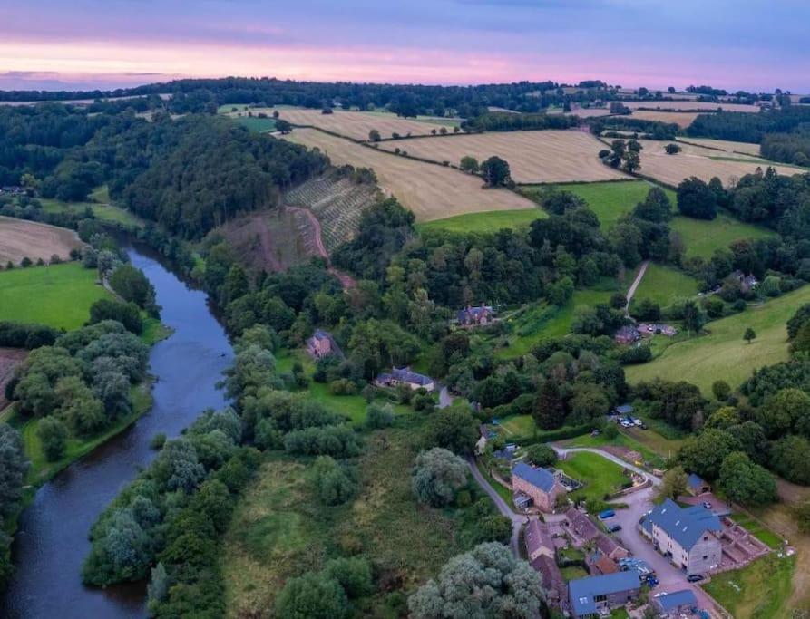Cosy Cottage On Banks Of River Wye Foy Exteriör bild